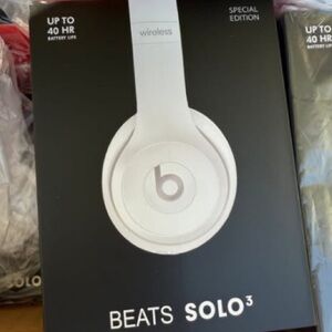 Beats Solo3 Wireless Headphones - new white